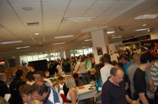 Forum Kempton crowds 02.jpg