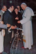pope and colnago.jpg